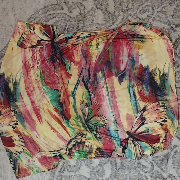 Rhinestone flower / butterfly shirt - Picture 5 of 5